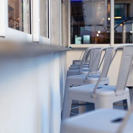 涅柔斯酒店 3* Paphos