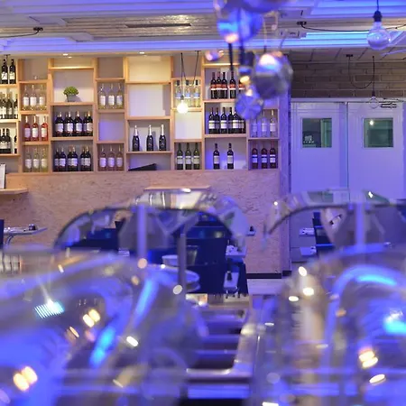 涅柔斯酒店 3* Paphos